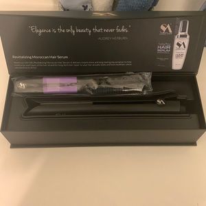 Straight Ahead straightener plus easy comb. Black iron and purple easy comb.